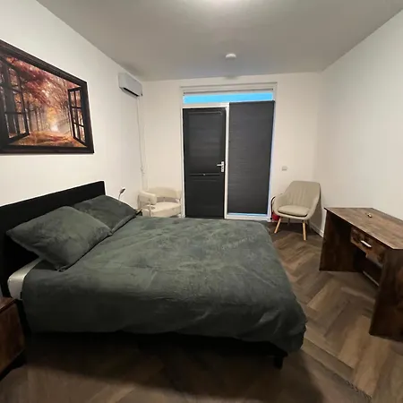 Zaanzen Retreat Hotel *