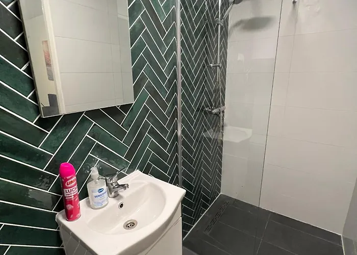 Zaanzen Retreat Hotel *